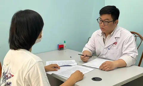 Trẻ kiệt quệ tinh thần vì áp lực từ lời khen 'con mẹ giỏi nhất' 0