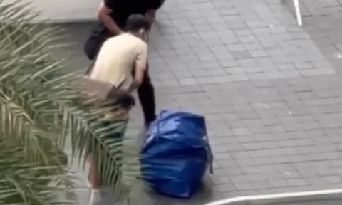 Phát hiện thi thể người đàn ông trong túi màu xanh ở TP.HCM