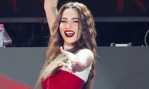 Hồ Ngọc Hà tuyên bố đúng 1 câu sau sự cố trượt chân trước chục nghìn khán giả