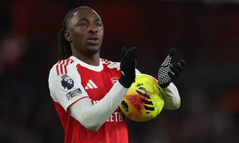 Eze và cú tát khiến Tottenham bàng hoàng