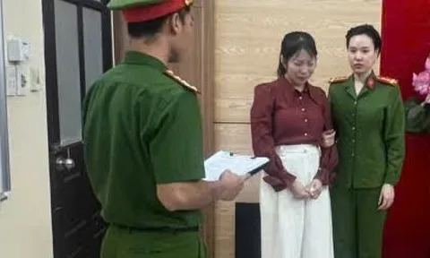 Bắt nguyên phó giám đốc phòng giao dịch của một ngân hàng