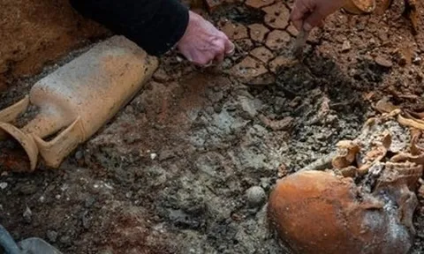 Hungary: Phát hiện quan tài La Mã 1.700 năm được niêm phong kín