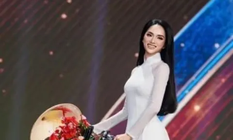 Hương Giang gây xúc động, lao vào vùng lũ hỗ trợ đồng bào ngay sau khi về nước