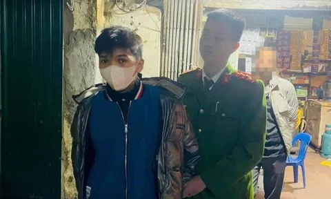 Đối tượng cướp giật điện thoại bị bắt khi đang tẩu tán tang vật ở Cầu Diễn