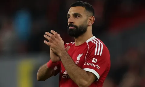 Rooney cảnh báo Liverpool có thể 'đi vào vết xe đổ' của MU