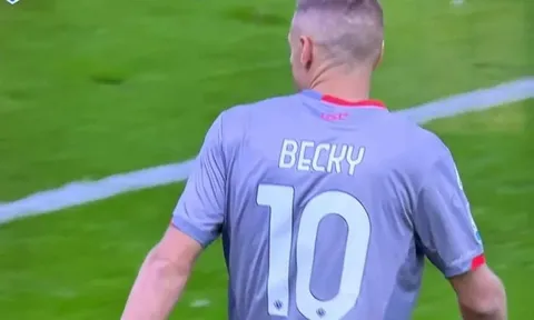 Chiếc áo lạ của Vardy