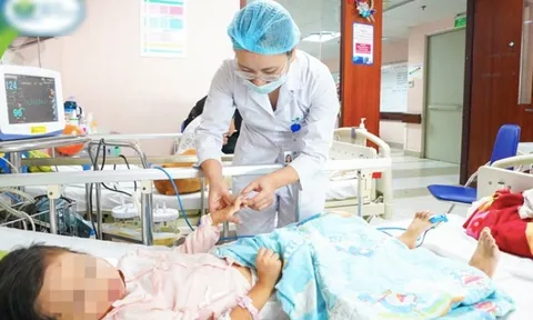 Bé gái 4 tuổi hoảng loạn, nói nhảm được chẩn đoán viêm não tự miễn 0