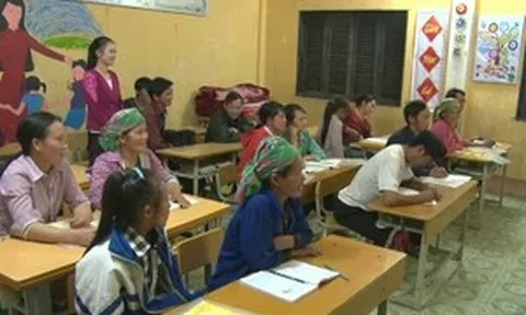 Bứt phá trong phổ cập giáo dục, xóa mù chữ vùng dân tộc thiểu số