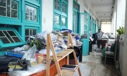 Bộ GD&ĐT tổ chức cấp phát miễn phí toàn bộ sách giáo khoa cho học sinh vùng lũ