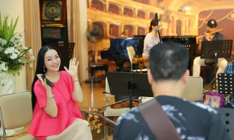 Nữ ca sĩ vừa được thành Phó Giáo sư ở tuổi 43: Hôn nhân viên mãn với chồng 2 là Viện trưởng