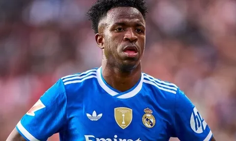 Vinicius ra điều kiện 'điên rồ' để ở lại Real Madrid