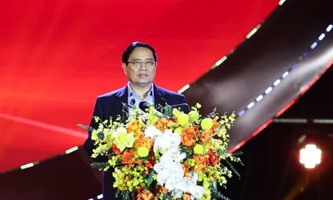 Thủ tướng kêu gọi chung sức đồng lòng, đồng cam cộng khổ, chia sẻ với đồng bào miền Trung