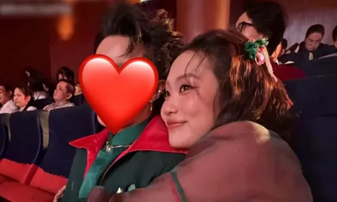 Bức ảnh Phương Mỹ Chi tình tứ bên một sao nam Vbiz đang gây xôn xao