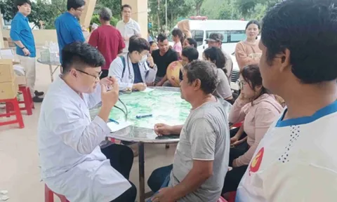 Gần 100 y bác sĩ TP.HCM lên đường chi viện cho Đắk Lắk sau mưa lũ 0