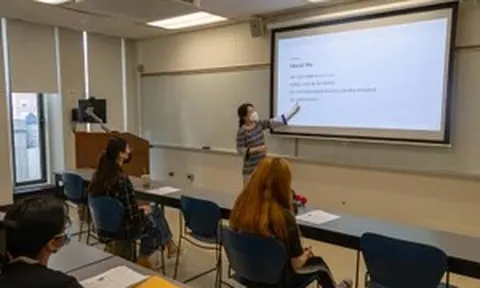 Giáo viên Hàn bị chê 'kém hơn' AI