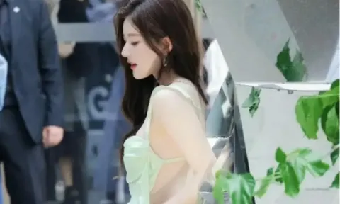 Triệu Lộ Tư rũ bỏ hình tượng ngây thơ, diện đầm hở lưng táo bạo gây xôn xao