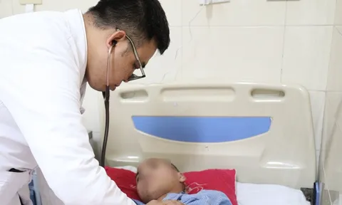 Thiếu niên 17 tuổi tỉnh lại kỳ diệu sau 19 ngày hôn mê nguy kịch 0