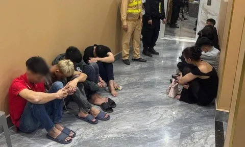 Triệt phá ổ nhóm karaoke kết hợp bán dâm