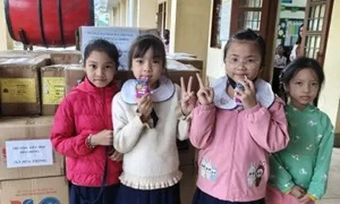 Sách giáo khoa đã đến tay học sinh xã vùng lũ Hòa Thịnh, Đắk Lắk