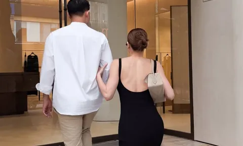 Hồ Ngọc Hà khoác tay người đàn ông lạ, để lộ chi tiết gây chú ý