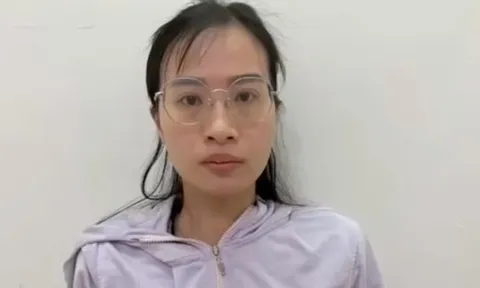 TPHCM: Tạm giữ người nhặt được thẻ tín dụng rồi lấy đi mua điện thoại