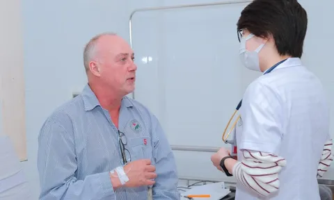 Điều trị nhiều lần ở châu Âu không khỏi, nam bệnh nhân bay từ Hà Lan sang Việt Nam để phẫu thuật nội soi 0