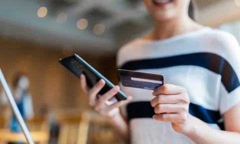 Các ngân hàng đang thu phí quản lý tài khoản bao nhiêu?