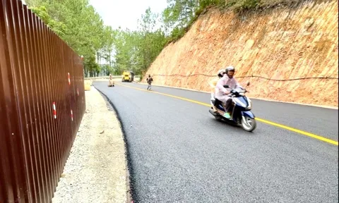 Lâm Đồng: Mở đường tạm qua đèo Mimosa, khôi phục giao thông sau 10 ngày tê liệt do sạt lở