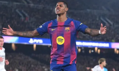 Rashford giúp Barca lội ngược dòng ở Champions League