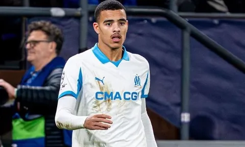 Greenwood làm rung chuyển bóng đá Saudi Arabia