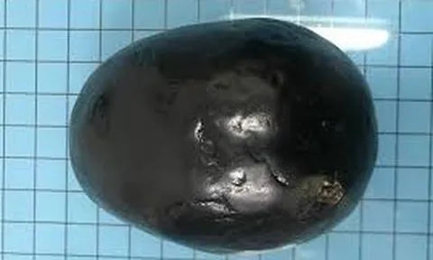 Truy tìm 5 đối tượng mua bán "thiên thạch", ném bột ớt rồi cướp 1,5 tỷ đồng