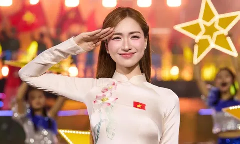 Hòa Minzy báo tin vui