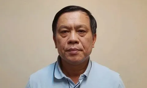 Sấp phong bì hối lộ "chưa kịp mở" trong phòng làm việc cựu Thứ trưởng