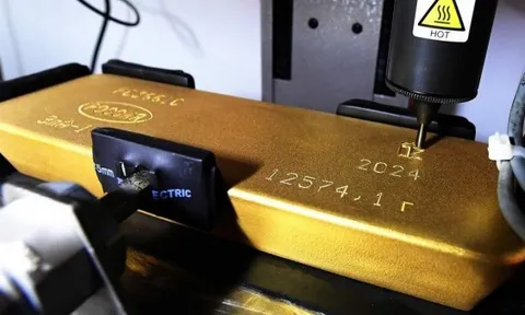 Giá vàng hôm nay 26/12/2025 'thử' ngưỡng tâm lý 4.500 USD, động lực vững chắc neo giữ thị trường, UBS cảnh báo rủi ro chốt lời cuối năm