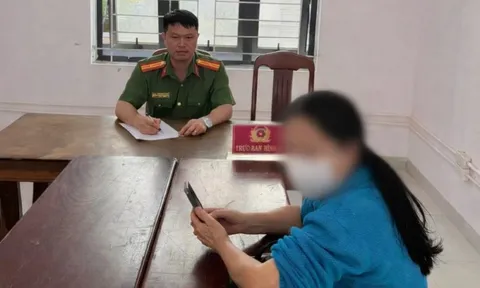 Người phụ nữ đến ngân hàng yêu cầu chuyển khoản 50 triệu đồng vào STK 7228082000 tại BIDV, nhưng nhân viên lại báo công an