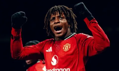 Dorgu tỏa sáng giúp MU áp sát top 4