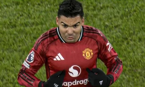 Casemiro sững người