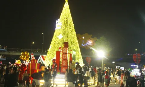 Rộn ràng chuỗi lễ hội chào năm mới 2026 tại miền Trung