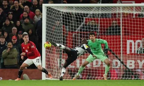 MU lần đầu giữ sạch lưới sau 3 tháng