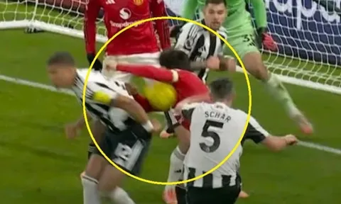 Quyết định gây phẫn nộ trong ngày MU giành 3 điểm