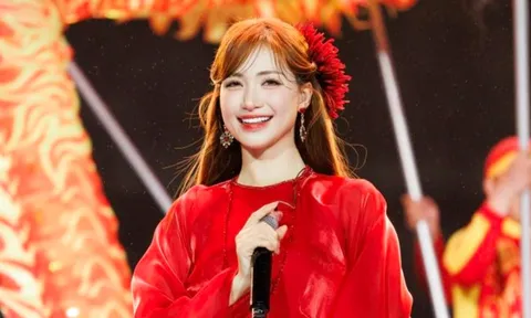 8000 người chung vui cùng Hòa Minzy ngay trước Tết Nguyên đán