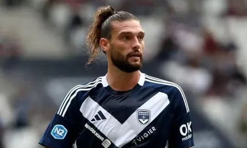 Bị bắt tại sân bay, Andy Carroll nguy cơ ngồi tù