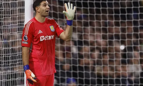 Emi Martinez cứu thua không tưởng