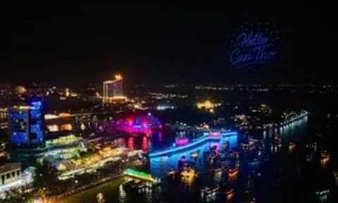 Rực rỡ đêm khai mạc Lễ hội Văn hóa sông nước Cần Thơ