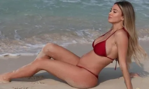 Vẻ gợi cảm của vợ Karius