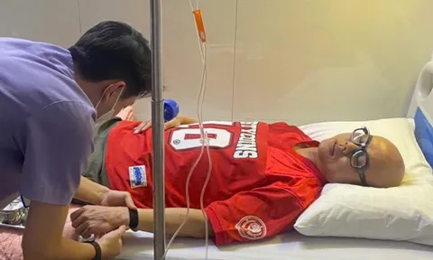 Phan Đinh Tùng nhập viện cấp cứu
