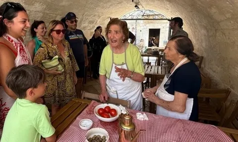 Hai 'bà ngoại' gần 90 tuổi thu hút hàng triệu lượt xem trên Instagram