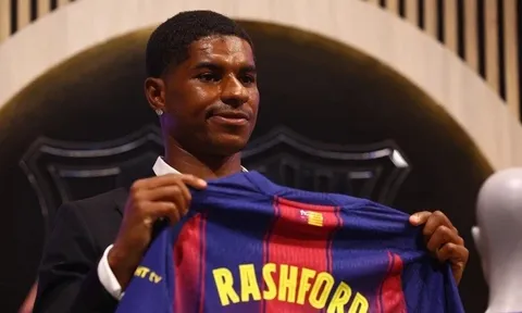 Rashford khiến fan Barca tranh cãi dữ dội