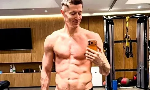 Hình ảnh gây kinh ngạc của Lewandowski