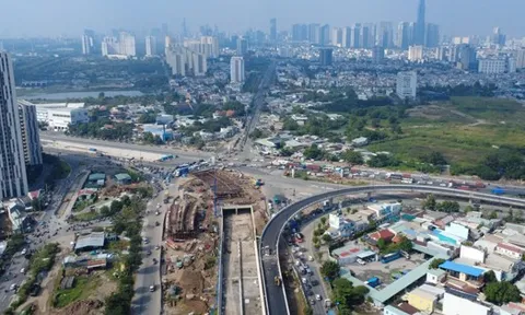 Công trường sôi động trước thềm năm mới